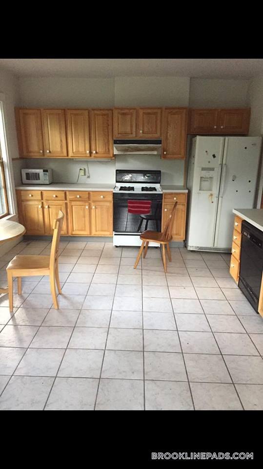 Building Photo - 24 Brook St