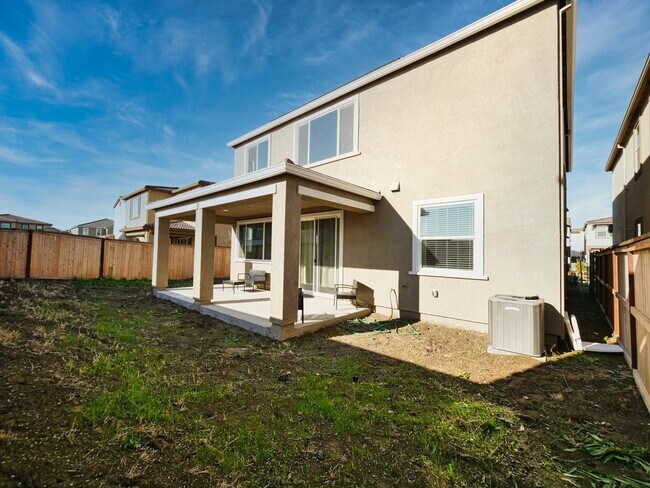 Building Photo - Modern Elegant 4BR 2.5 House in Sacramento