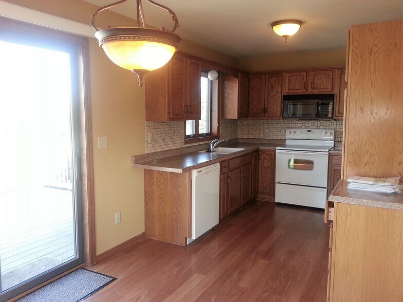 Building Photo - 502 Prairie Ln