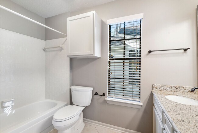 Building Photo - 2 Village Knoll Pl