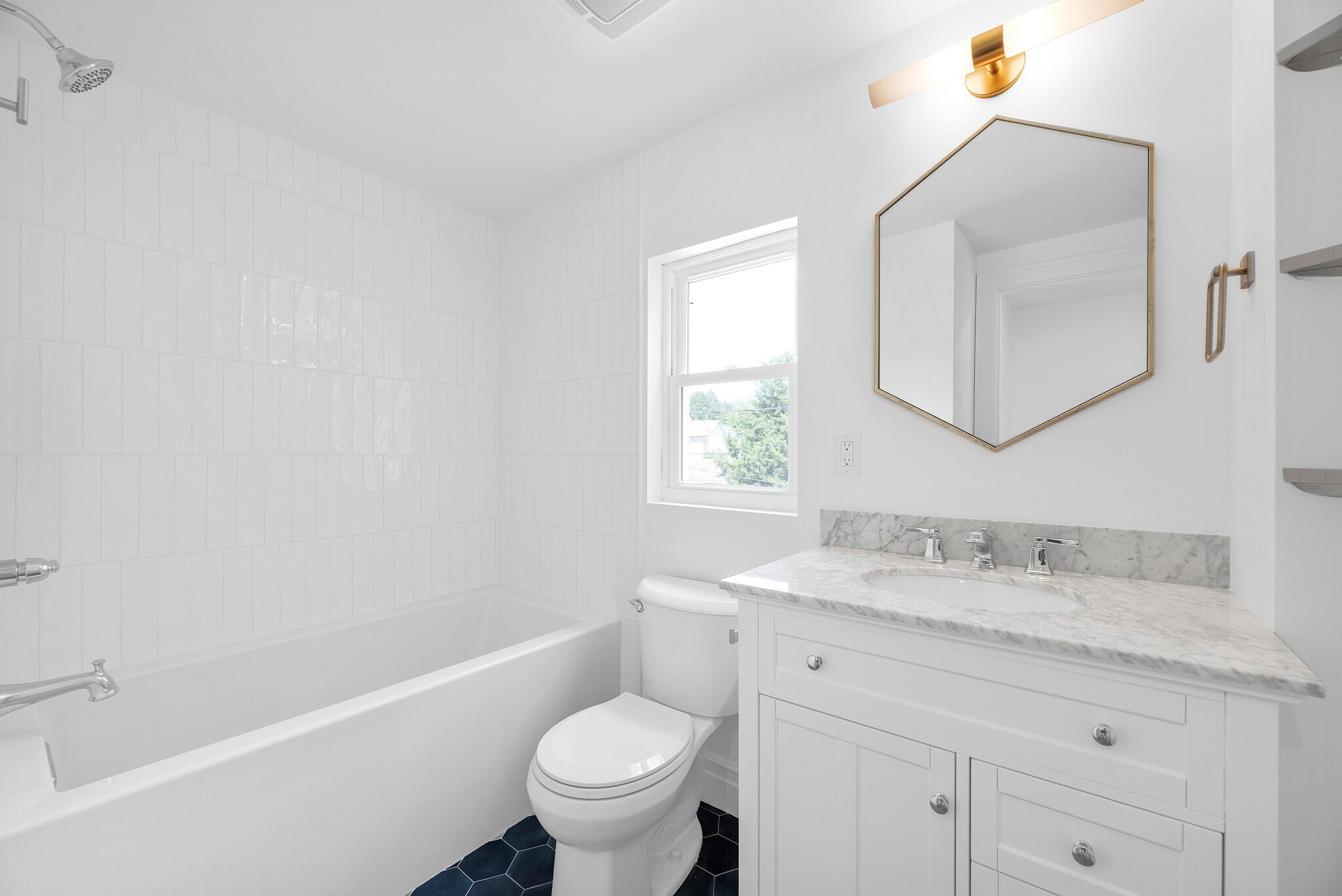 Building Photo - 450 Elsmere St