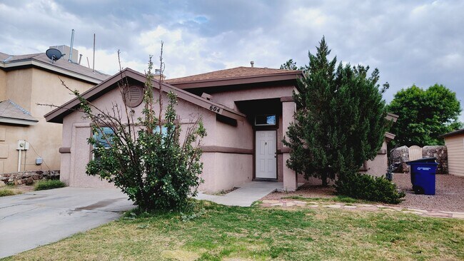 Building Photo - Recently painted 4 bedroom, 3 bath home in...