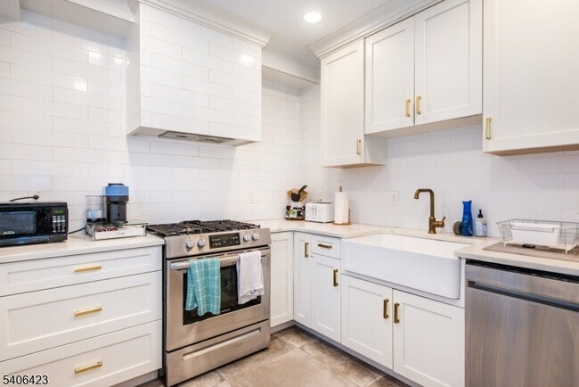 Building Photo - 380 Claremont Ave