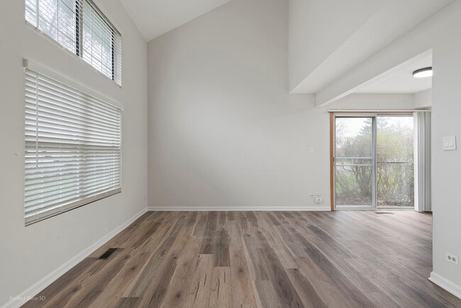 Building Photo - 231 Ivy Ct