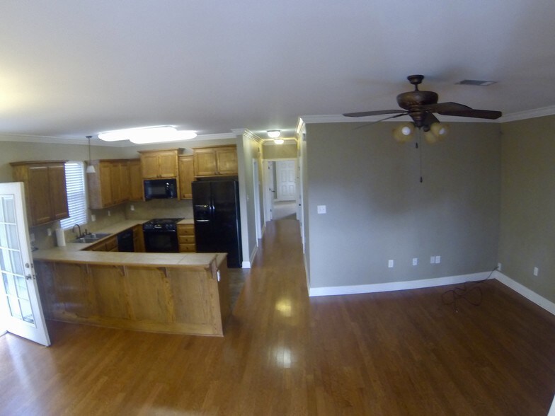 Building Photo - 38035 Post Office Rd