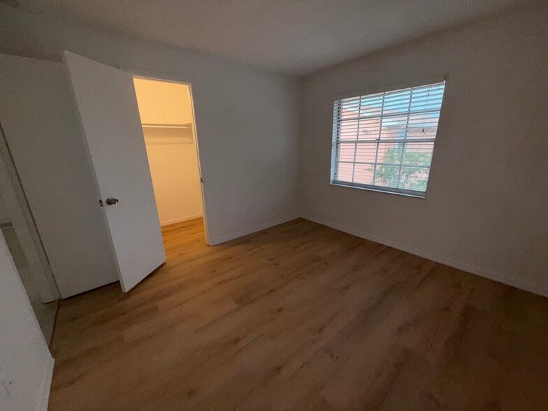 Building Photo - 1667 Weston Oaks Dr
