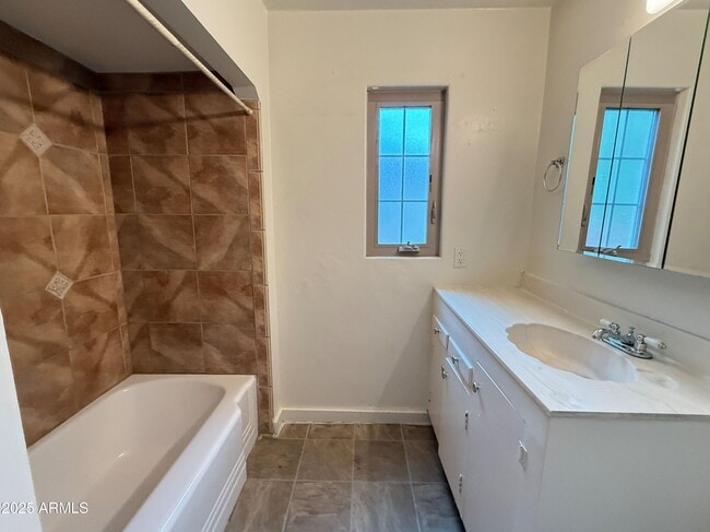 Building Photo - 58 W Encanto Blvd