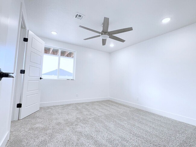 Building Photo - FREE: WiFi, Lawn care and Water softener!!