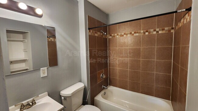 Building Photo - 248 Rosser St SW