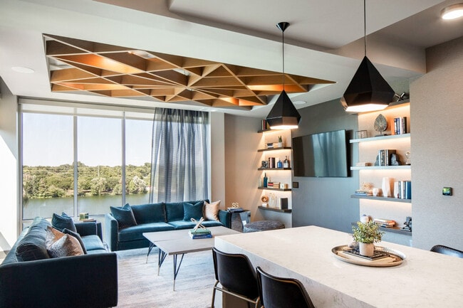 Building Photo - 1620 E Riverside Dr