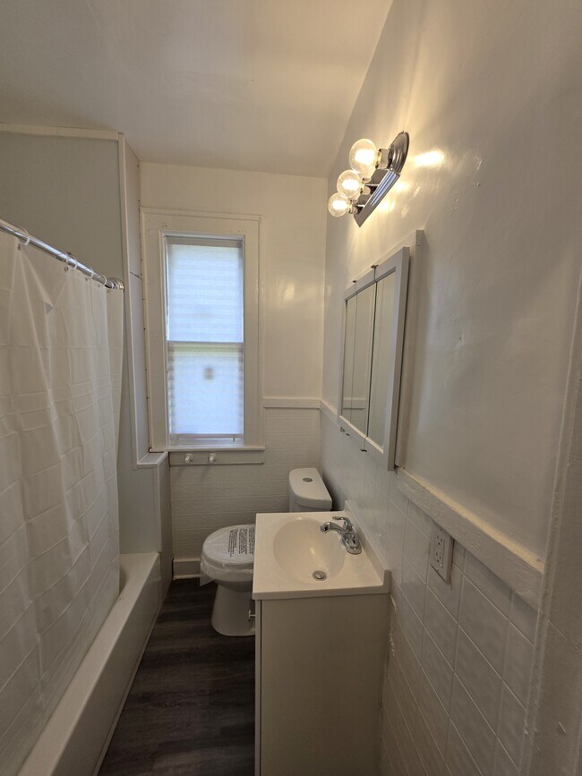 Building Photo - 15448 Log Cabin St