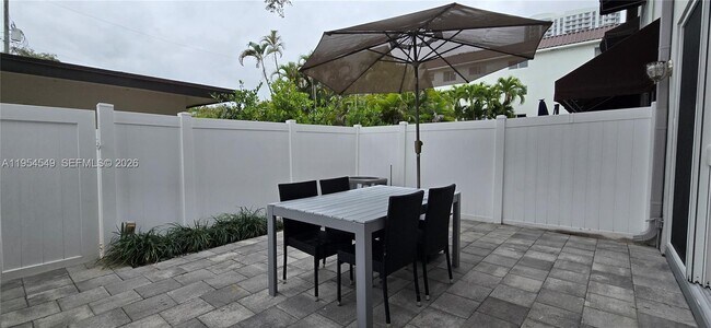 Building Photo - 1000 SE 2nd St