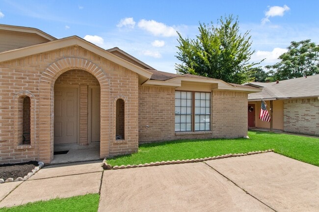 Building Photo - 5216 Beaverbrook Dr