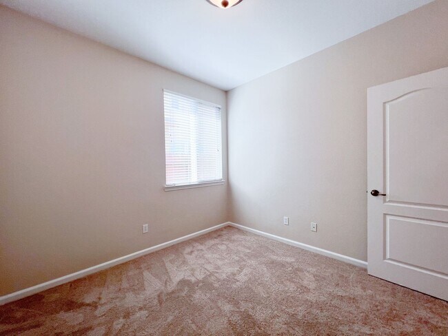 Building Photo - West Sacramento Gem with 3 Bedrooms & 2 Ba...