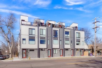 Building Photo - Modern Townhome ~ Rooftop Deck ~ Mountain View!
