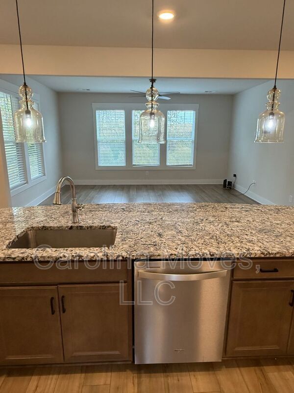 Building Photo - 521 Fenwick Dr