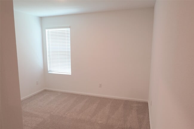 Building Photo - 908 Woodhaven Lks Dr