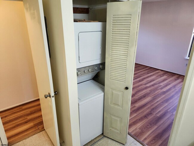 Building Photo - 25 Liberty Ct