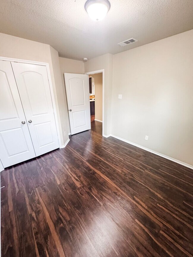 Building Photo - Quiet 3/2 House in Meadowcreek w/ Aug Move in!