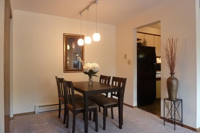 Building Photo - $1,095 | 2 Bedroom, 1 Bathroom Apartment | Cat Friendly* | Available for August 1st, 2026 Move In!