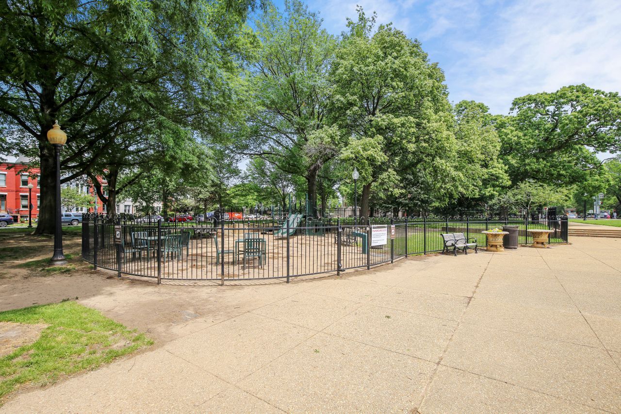 Building Photo - 1110 3rd St NE