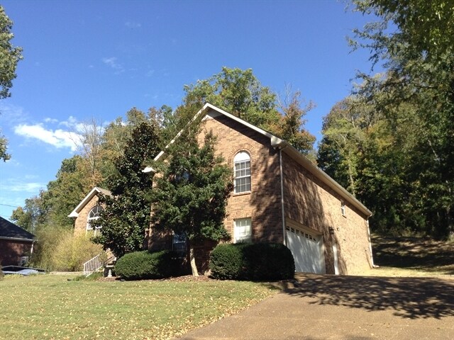 Building Photo - 2122 Creek Trail Dr