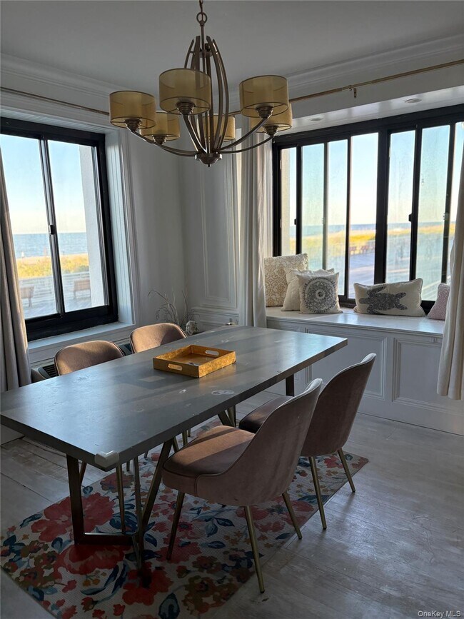 Building Photo - 100 W Broadway