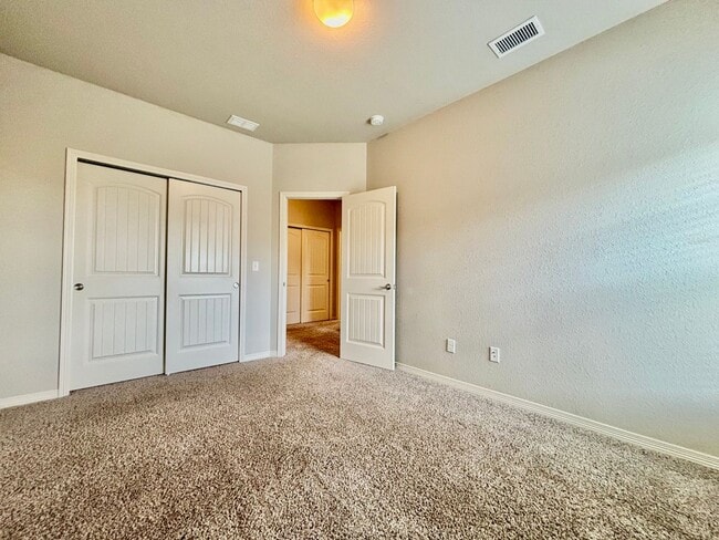 Building Photo - Beautiful 3 bed, 3 bath Townhome in West W...