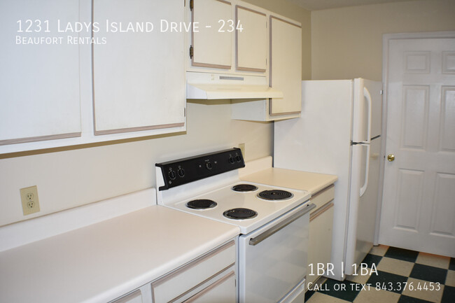 Building Photo - 1231 Ladys Island Dr