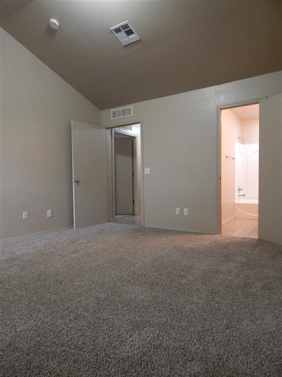 Building Photo - 3621 Vanguard Dr