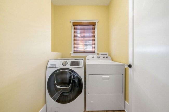 Building Photo - 314 E Palmyra Ave