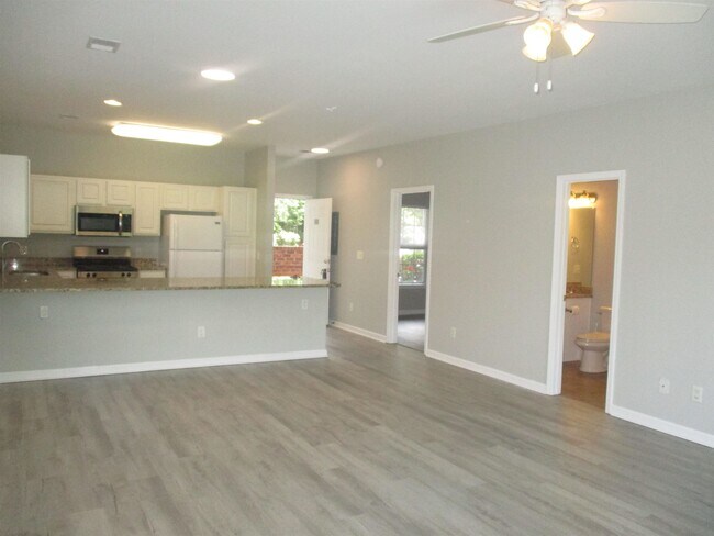 Building Photo - 3923 Gladiola Ct