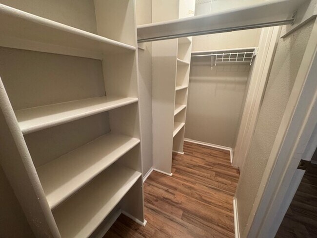 Building Photo - What a Gem! Spacious, Renovated 1-Story Ho...