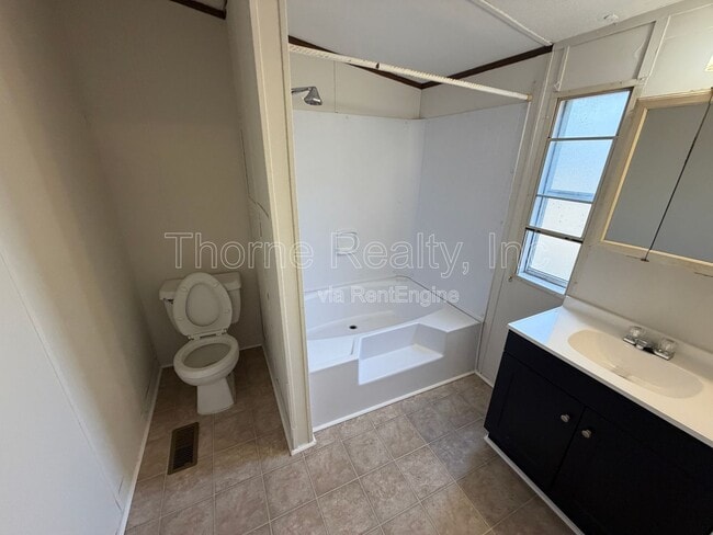 Building Photo - 116 Matts Ln