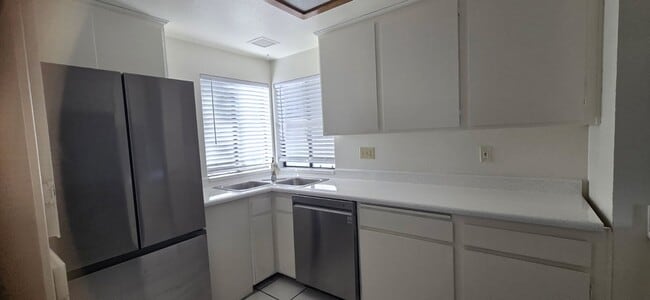 Building Photo - 2 Bedroom Townhouse with Canyon views from two levels