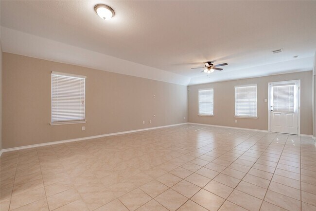 Building Photo - 1120 Decker Dr