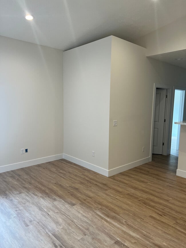 Building Photo - 809 Courtyard Ln