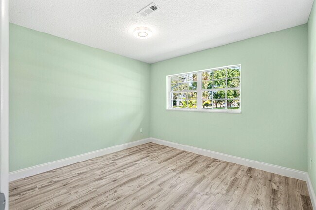 Building Photo - 406 Laurel St