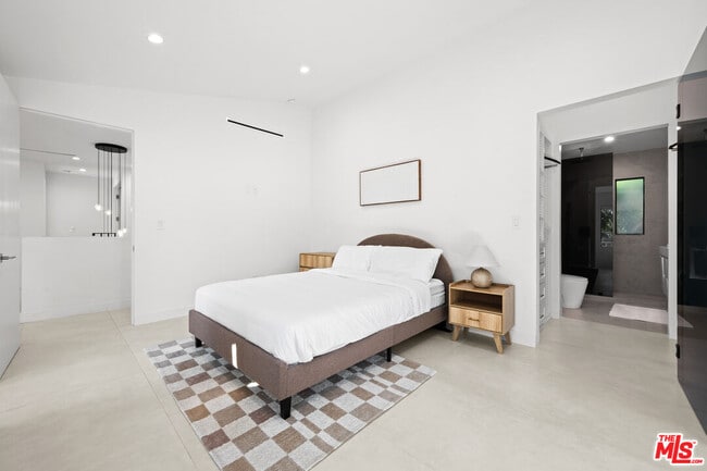 Building Photo - 201 S Bedford Dr