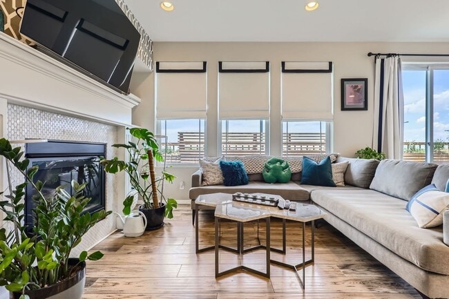 Building Photo - Charming 3 Bedroom
