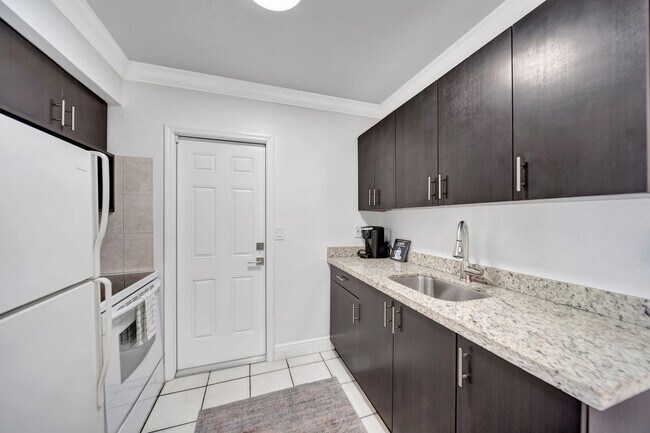 Building Photo - 2724 NE 14th St