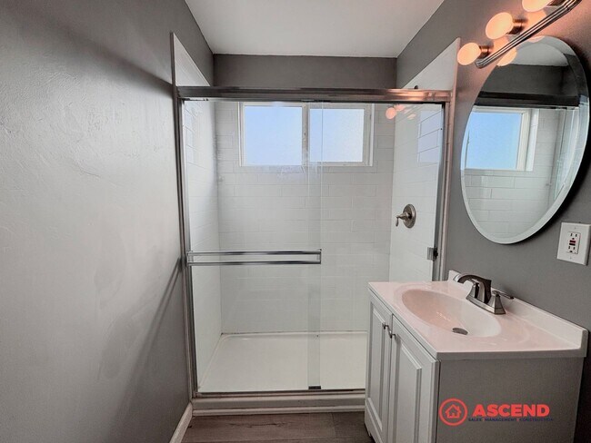 Building Photo - 3-Bedroom Home In East Bakersfield!