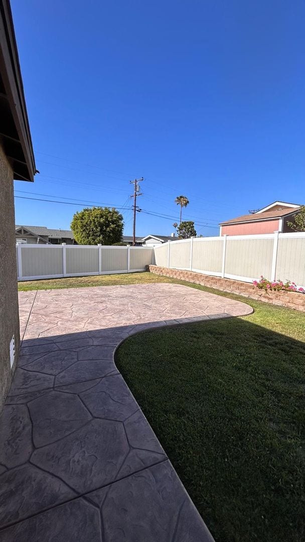 Building Photo - Beautiful and Spacious 3 Bedroom, 2 Bath Home! $3,800 Move In Ready!