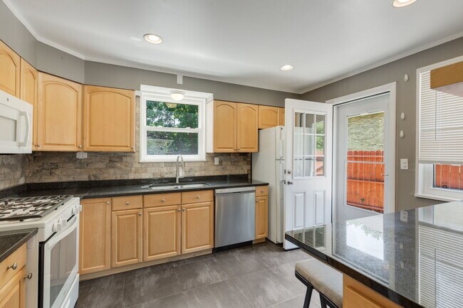 Building Photo - 47 Hackberry Ln