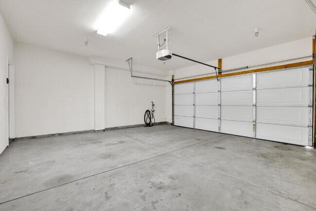 Building Photo - 1824 Peach Ct