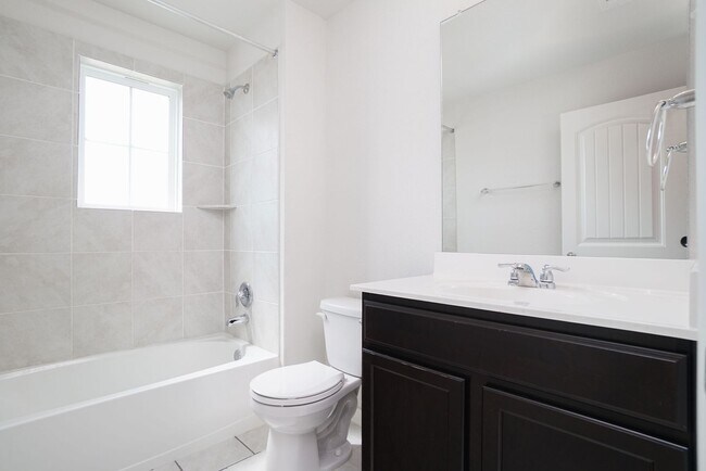 Building Photo - Spacious 4-Bedroom Home for Rent in Alamo ...