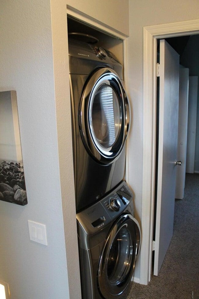 Building Photo - 4901 E Kelton Ln