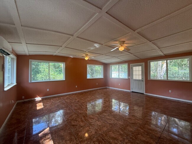 Building Photo - 814 Kelly Dr