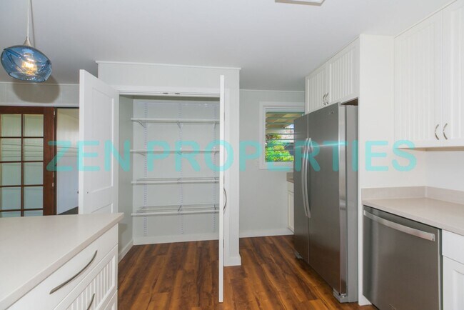 Building Photo - 3167 Charles St