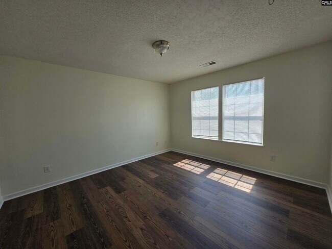 Building Photo - 132 Fox Grove Cir